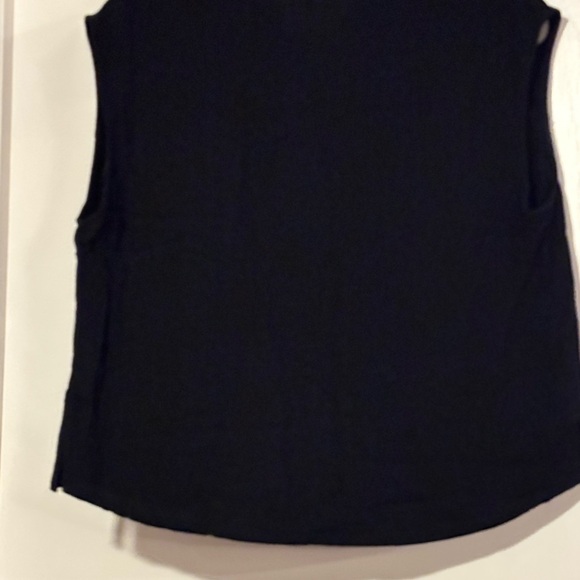 HYFVE Elegant Black sleeveless button up Top - Picture 6 of 6